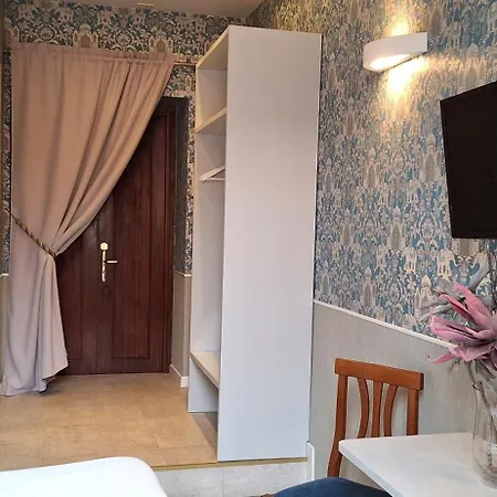 Pensión Welcome House 4*